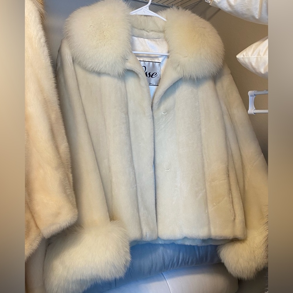 Women Faux Fur Coat/Size Small